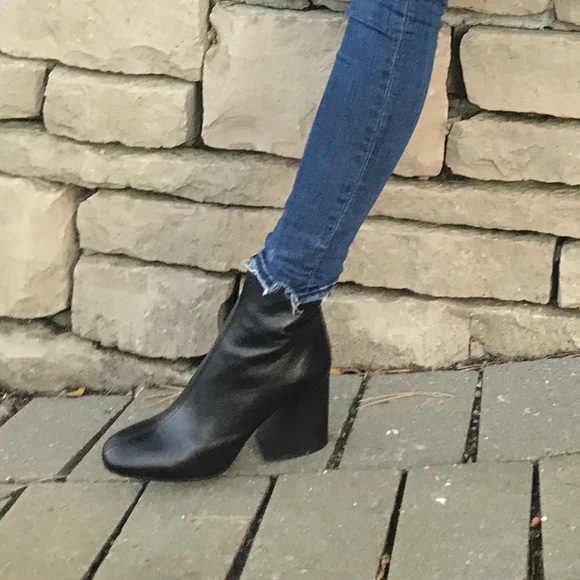 L’INTERVALLE LEATHER BOOTS - Picture 2 of 5